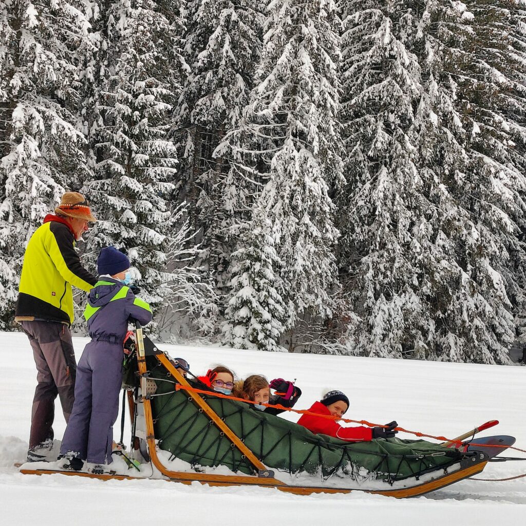 Traineau sur la neige Jura gite