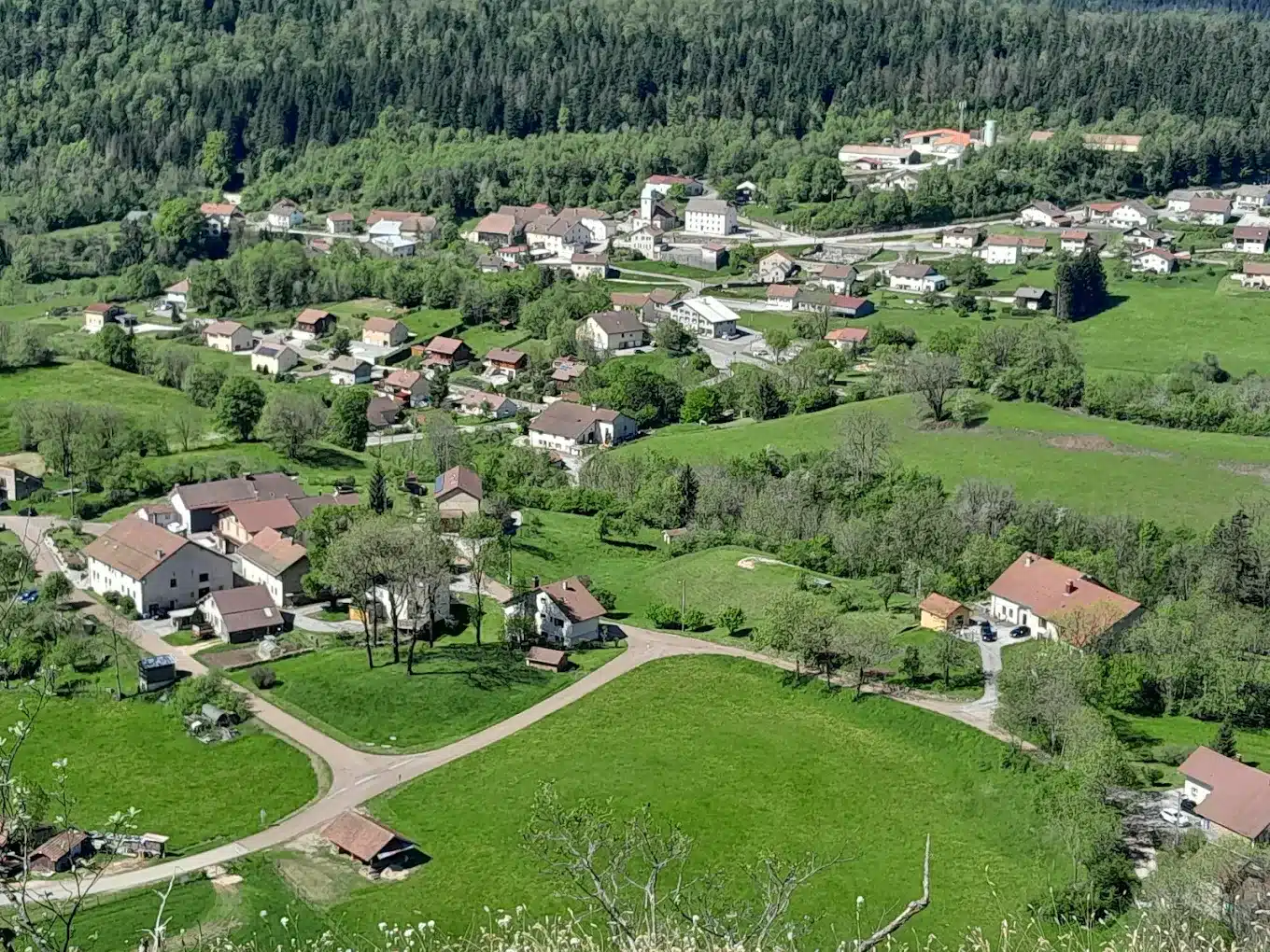Chalet Les Louvières : gîte pour 15 personnes aux Crozets 3 Panorama du village des Crozets dans le Haut-Jura